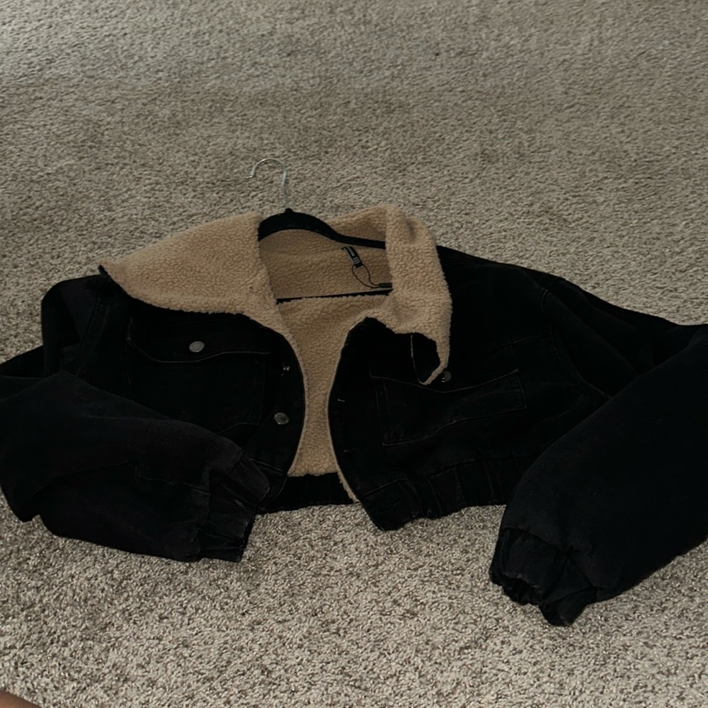 Cute black cropped jean jacket with brown fur inside
